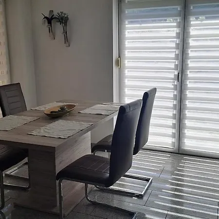 Ferienhaus Haus Mit 3 Schlafzimmern Nähe Dresden *